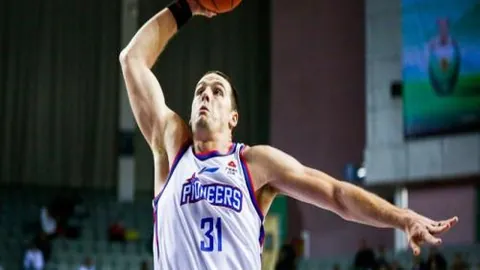 [篮球星光璀璨：杰伦·格林的巨星之旅]