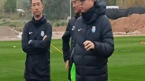 “亚锦赛争议：王曼昱赛场多度遭受激光笔干扰引怒”